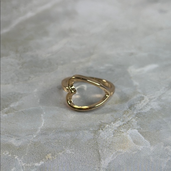 Elegant Gold Heart Ring - Picture 1 of 7